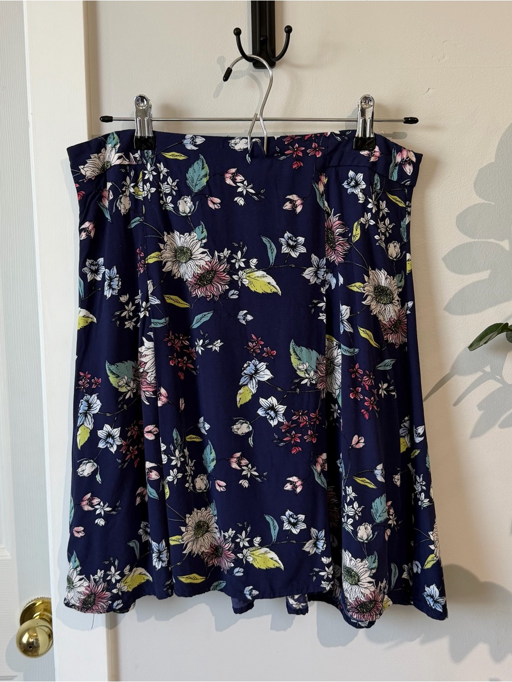 Reitmans Sz 6 Navy Floral A-Line Floral Skirt